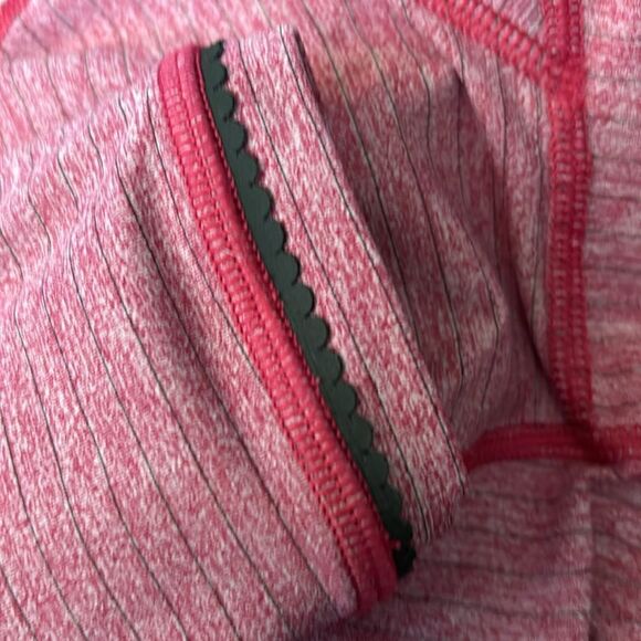 Lululemon Run For Gold 1/2 Zip
Heathered Bumble Berry / Bumble Berry Size 8 - Picture 9 of 10